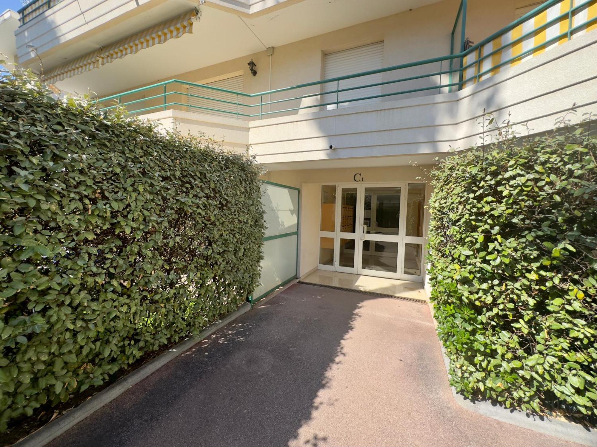 Regent Cote D'Azur Air-Conditioned, Pool, Garden & Parking ヴィルヌーヴ・ルベ エクステリア 写真